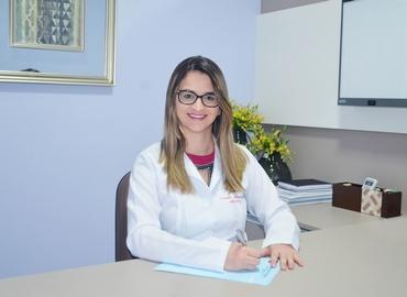 Dra. Camila Fernades